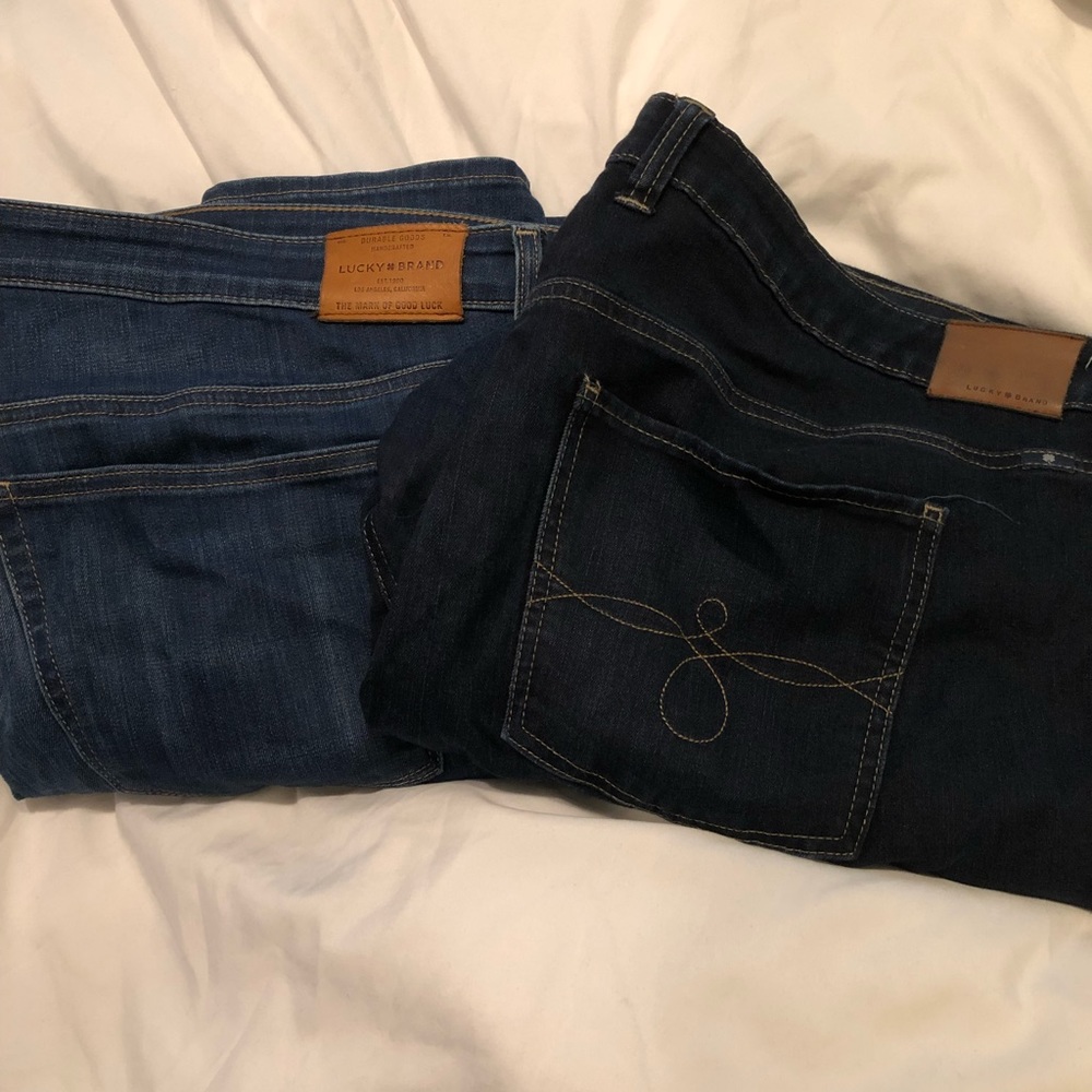 2 pair size 20 lucky skinny leg jeans.